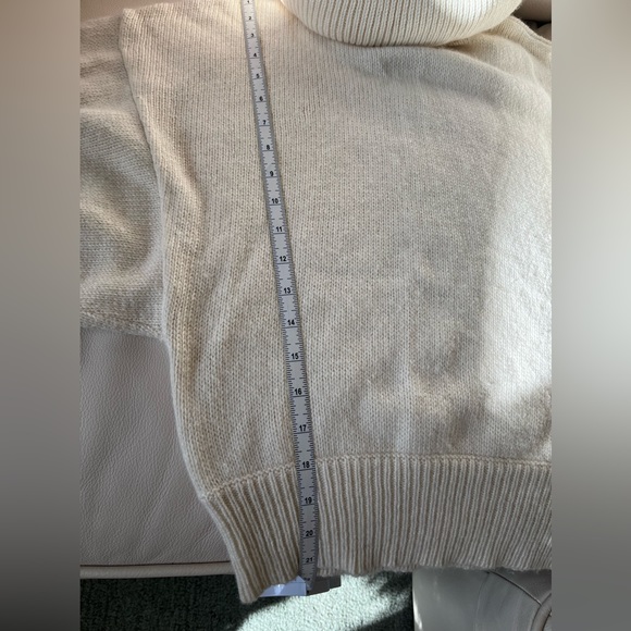 ππ°π 4 for $20 Express Design Studio Sweater - Picture 6 of 6